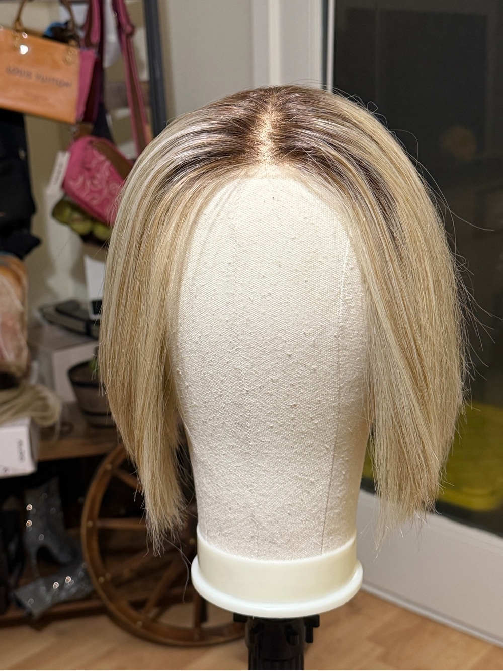 Ellen Willie -Dua : rooted blonde lace front wig